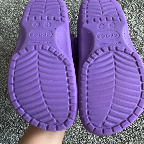 Used Purple Crocs Clog Size 8 in Women - Picture 2 of 4